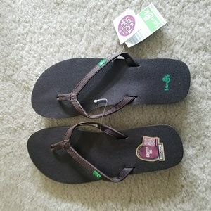 NWT Sanuk sandals
